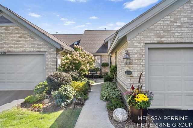 Builiding view four for 2462 Highridge, Grand Rapids, MI. 49546