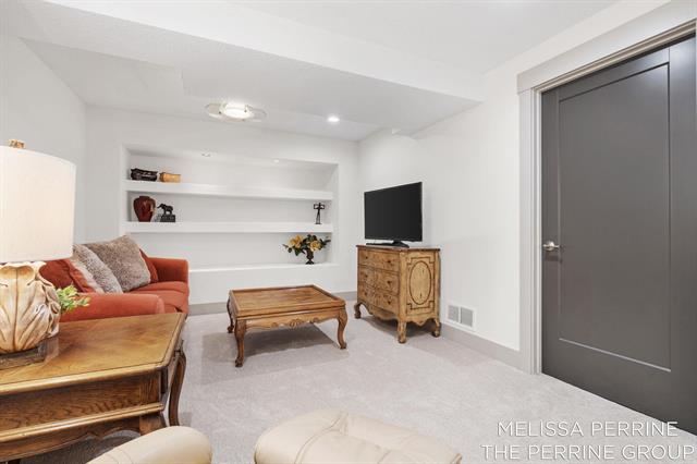 Builiding view thirty two for 2462 Highridge, Grand Rapids, MI. 49546