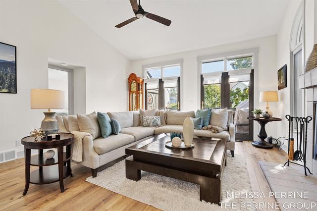 Builiding view twenty two for 2462 Highridge, Grand Rapids, MI. 49546