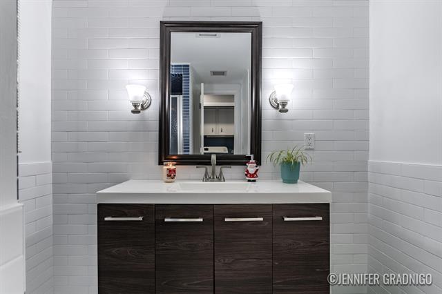 Builiding view nineteen for 160 Sorrento, Holland, MI. 49423