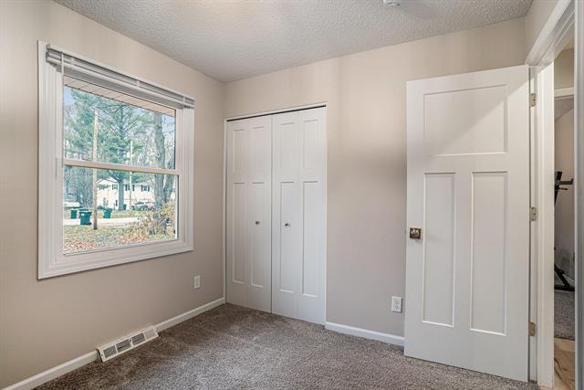 Builiding view eighteen for 920 Cheboygan, Muskegon, MI. 49445