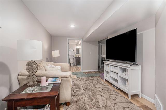 Builiding view twenty five for 920 Cheboygan, Muskegon, MI. 49445