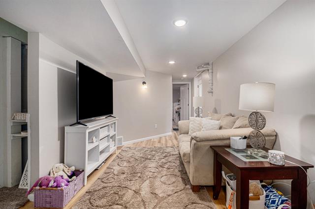 Builiding view twenty four for 920 Cheboygan, Muskegon, MI. 49445