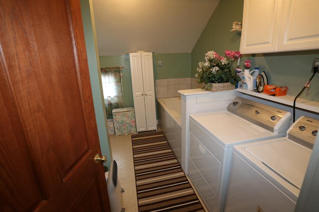 Builiding view eighteen for 427 James, Grand Rapids, MI. 49503