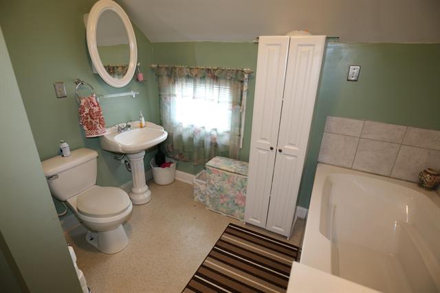 Builiding view seventeen for 427 James, Grand Rapids, MI. 49503