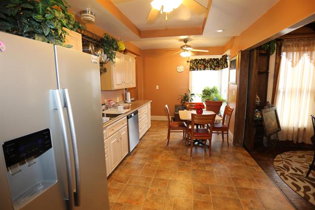 Builiding view six for 427 James, Grand Rapids, MI. 49503