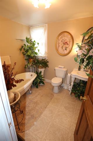 Builiding view sixteen for 427 James, Grand Rapids, MI. 49503