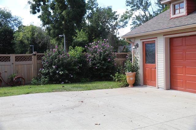 Builiding view twenty eight for 427 James, Grand Rapids, MI. 49503