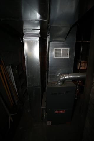 Builiding view twenty one for 427 James, Grand Rapids, MI. 49503