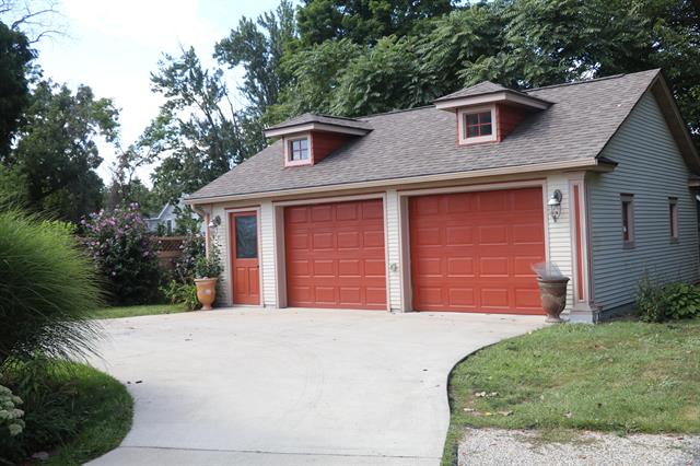 Builiding view twenty seven for 427 James, Grand Rapids, MI. 49503