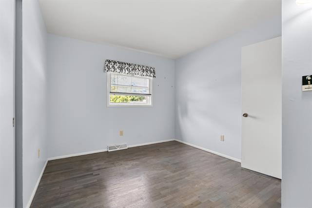 Builiding view fifteen for 767 Cambridge, Battle Creek, MI. 49015