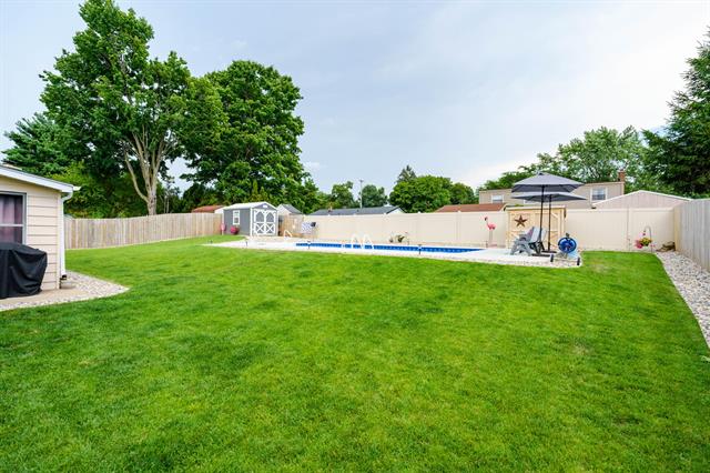 Builiding view thirty eight for 767 Cambridge, Battle Creek, MI. 49015