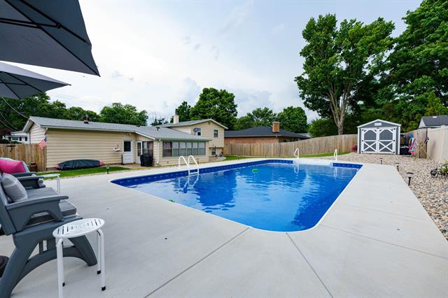 Builiding view thirty four for 767 Cambridge, Battle Creek, MI. 49015