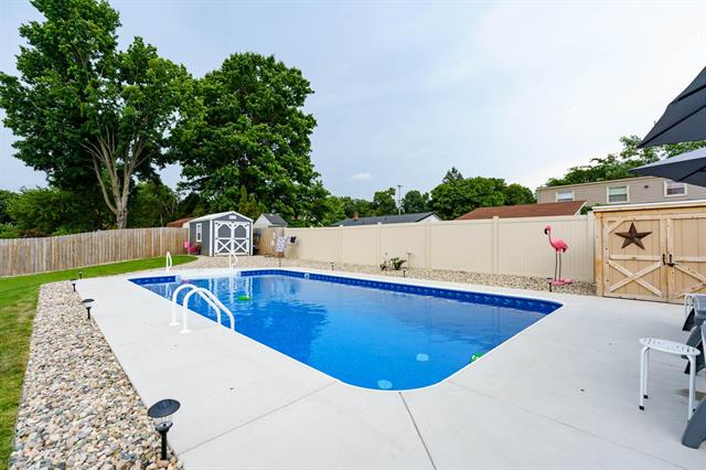 Builiding view thirty seven for 767 Cambridge, Battle Creek, MI. 49015