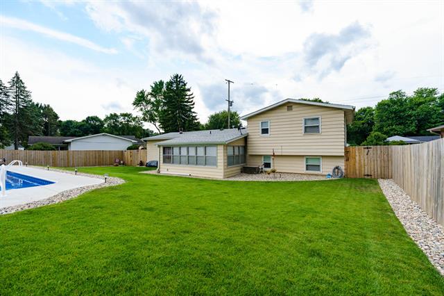 Builiding view thirty for 767 Cambridge, Battle Creek, MI. 49015