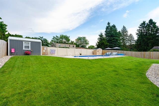 Builiding view twenty nine for 767 Cambridge, Battle Creek, MI. 49015