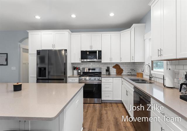 Builiding view eighteen for 6027 Vesper Drive, Muskegon, MI. 49442