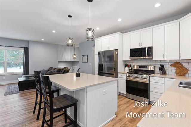 Builiding view seventeen for 6027 Vesper Drive, Muskegon, MI. 49442