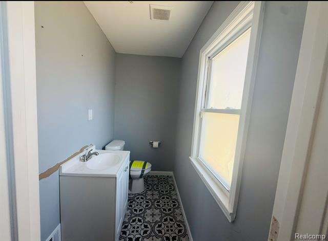 Builiding view six for 10310 Outer, Detroit, MI. 48223