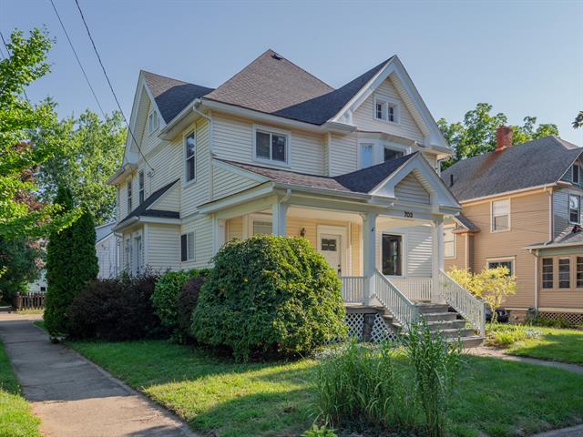 front view for 703 Clinton Avenue, Kalamazoo, Mi. 49001