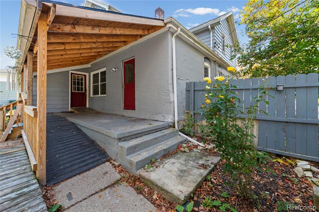 Builiding view eight for 166 Court, Lapeer, MI. 48446