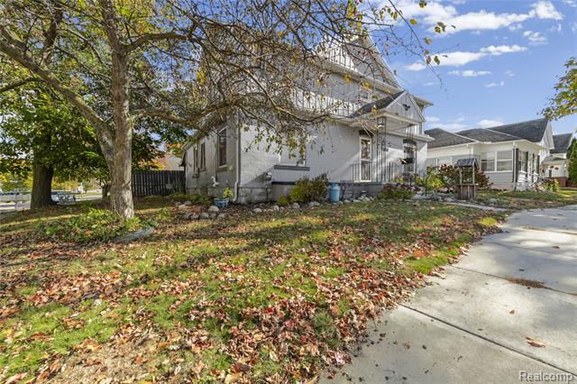 Builiding view forty two for 166 Court, Lapeer, MI. 48446