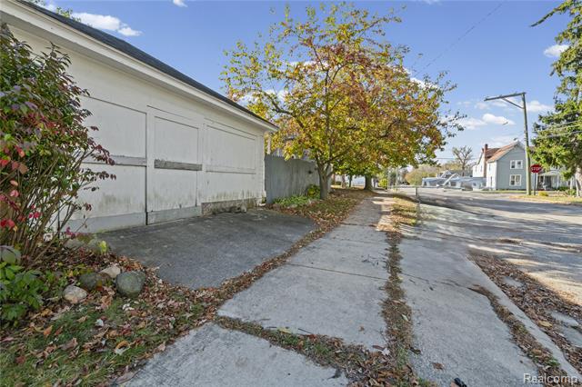 Builiding view seven for 166 Court, Lapeer, MI. 48446