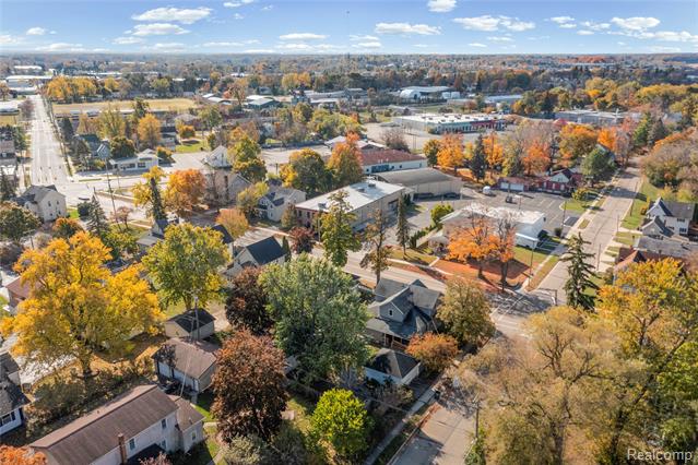 Builiding view thirty eight for 166 Court, Lapeer, MI. 48446
