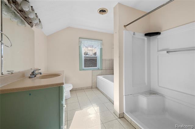 Builiding view twenty eight for 166 Court, Lapeer, MI. 48446