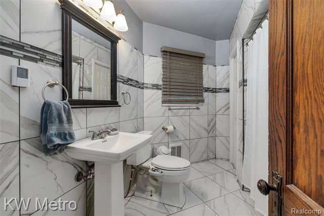 Builiding view fifteen for 3510 Oakman, Detroit, MI. 48204