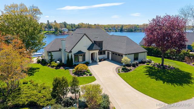 Builiding view eighty five for 15945 Orchard Point, Spring Lake, MI. 49456