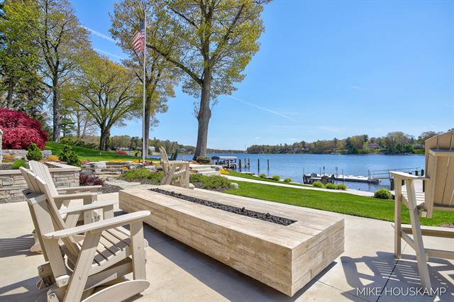 Builiding view eighty four for 15945 Orchard Point, Spring Lake, MI. 49456