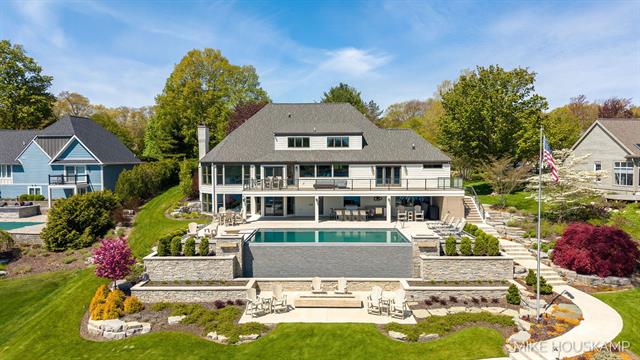 Builiding view eighty seven for 15945 Orchard Point, Spring Lake, MI. 49456