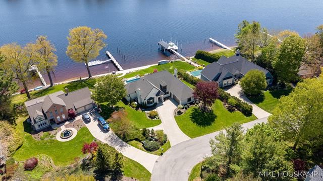 Builiding view eighty six for 15945 Orchard Point, Spring Lake, MI. 49456