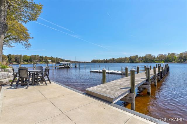 Builiding view eighty two for 15945 Orchard Point, Spring Lake, MI. 49456