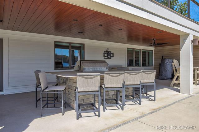 Builiding view eighty for 15945 Orchard Point, Spring Lake, MI. 49456