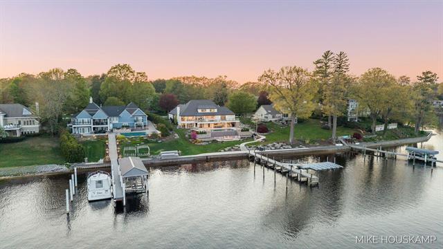 Builiding view fifty five for 15945 Orchard Point, Spring Lake, MI. 49456
