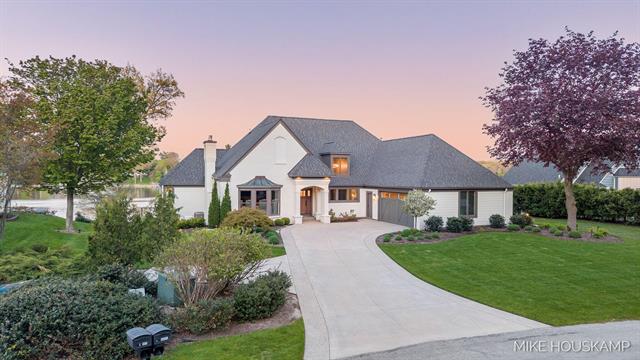 Builiding view fifty three for 15945 Orchard Point, Spring Lake, MI. 49456