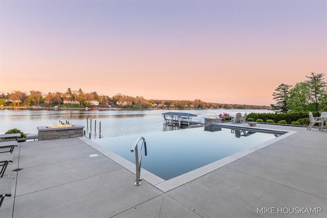 Builiding view fifty two for 15945 Orchard Point, Spring Lake, MI. 49456