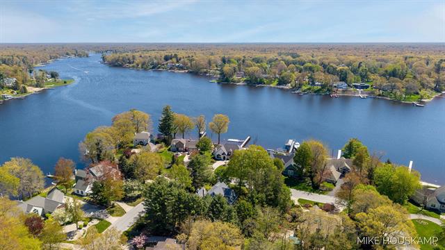 Builiding view one hundred fifty five for 15945 Orchard Point, Spring Lake, MI. 49456