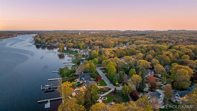 Builiding view one hundred fifty four for 15945 Orchard Point, Spring Lake, MI. 49456