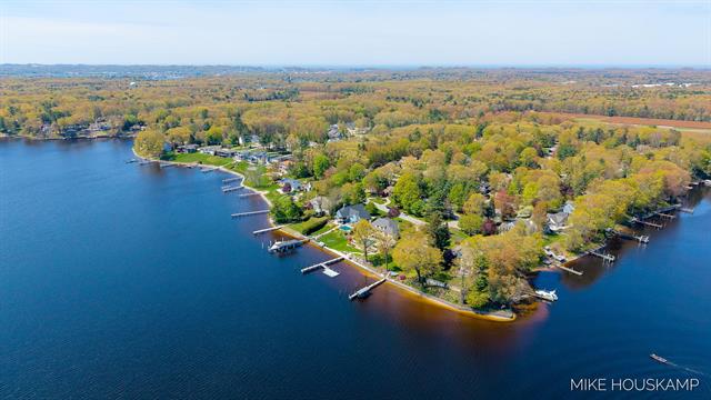 Builiding view one hundred fifty six for 15945 Orchard Point, Spring Lake, MI. 49456
