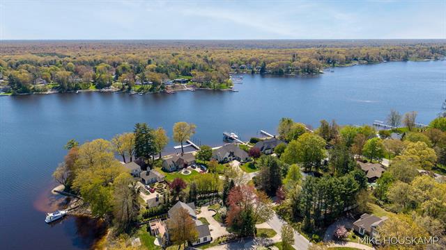 Builiding view one hundred fifty three for 15945 Orchard Point, Spring Lake, MI. 49456