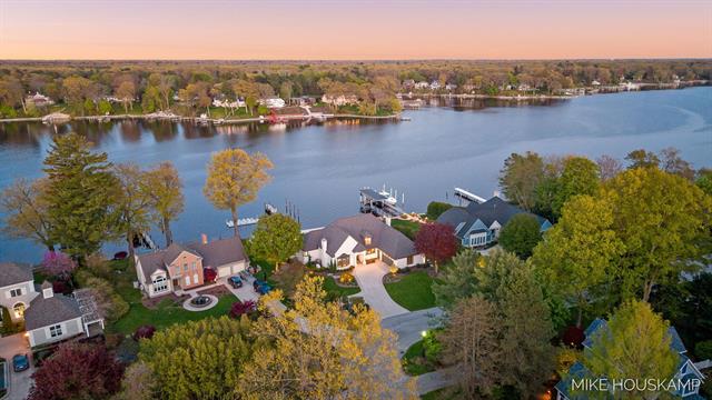 Builiding view one hundred fifty two for 15945 Orchard Point, Spring Lake, MI. 49456