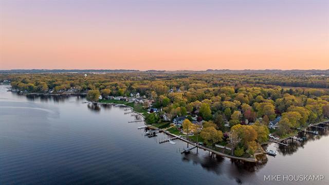 Builiding view one hundred forty three for 15945 Orchard Point, Spring Lake, MI. 49456