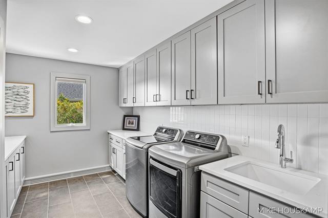 Builiding view one hundred thirty three for 15945 Orchard Point, Spring Lake, MI. 49456