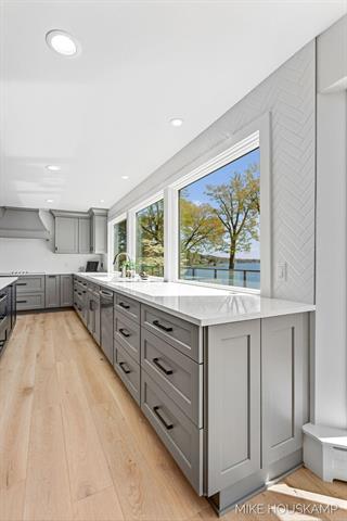 Builiding view one hundred twenty five for 15945 Orchard Point, Spring Lake, MI. 49456