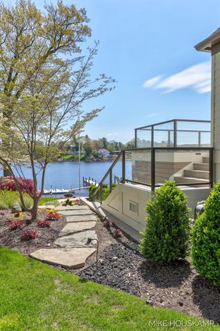 Builiding view seventy three for 15945 Orchard Point, Spring Lake, MI. 49456