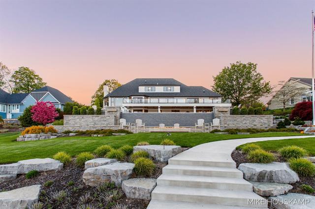 Builiding view sixty five for 15945 Orchard Point, Spring Lake, MI. 49456