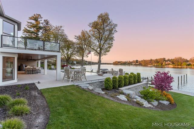 Builiding view sixty for 15945 Orchard Point, Spring Lake, MI. 49456